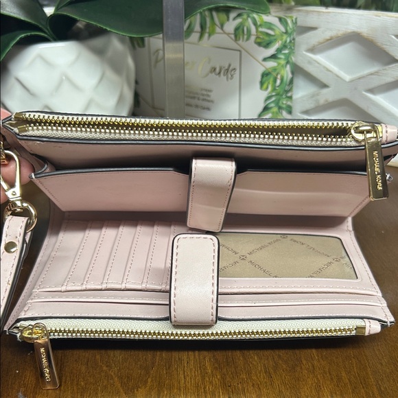 Michael Kors Adele Beige Monogram Wristlet smartphone wallet - Picture 4 of 7